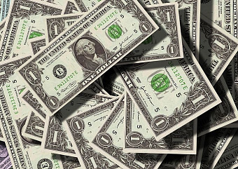 ЦБ РФ установил официальный курс доллара США на 15 октября в 83.9497 руб. 